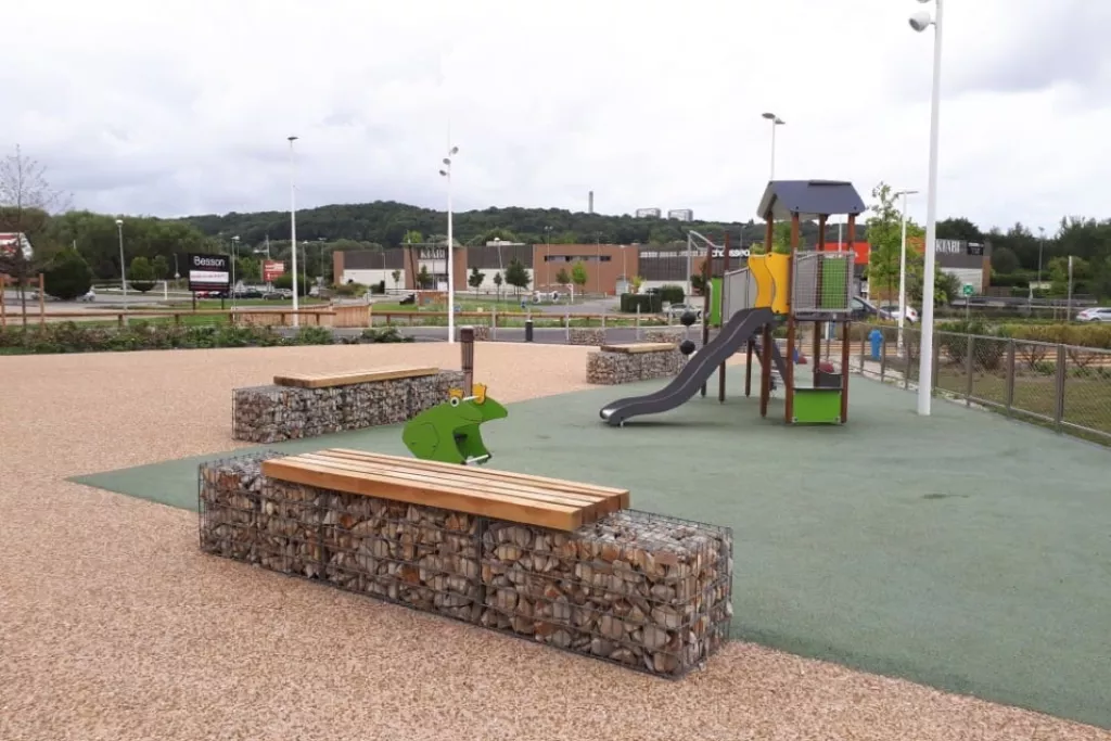 Aire de jeux en gabion