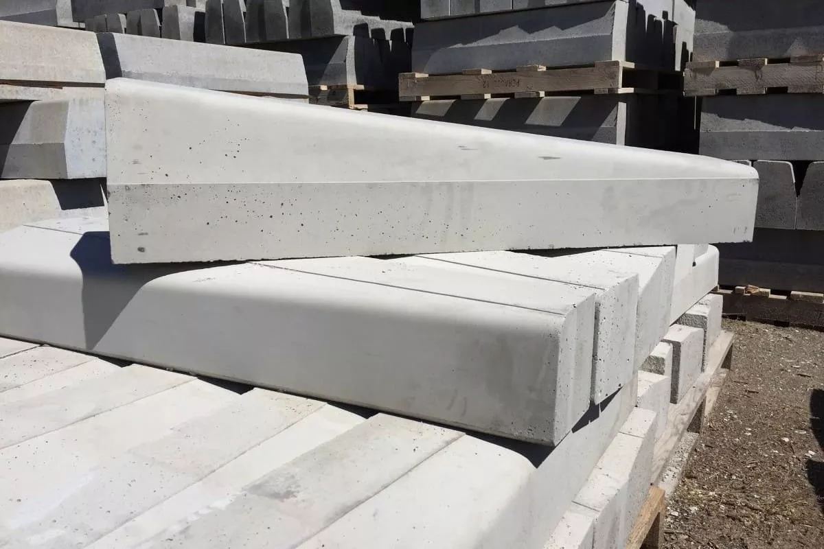 Blocs béton préfabriqués sur le site de Malijai, utilisés pour des ouvrages d’aménagement, de soutènement et d’infrastructures dans les travaux publics