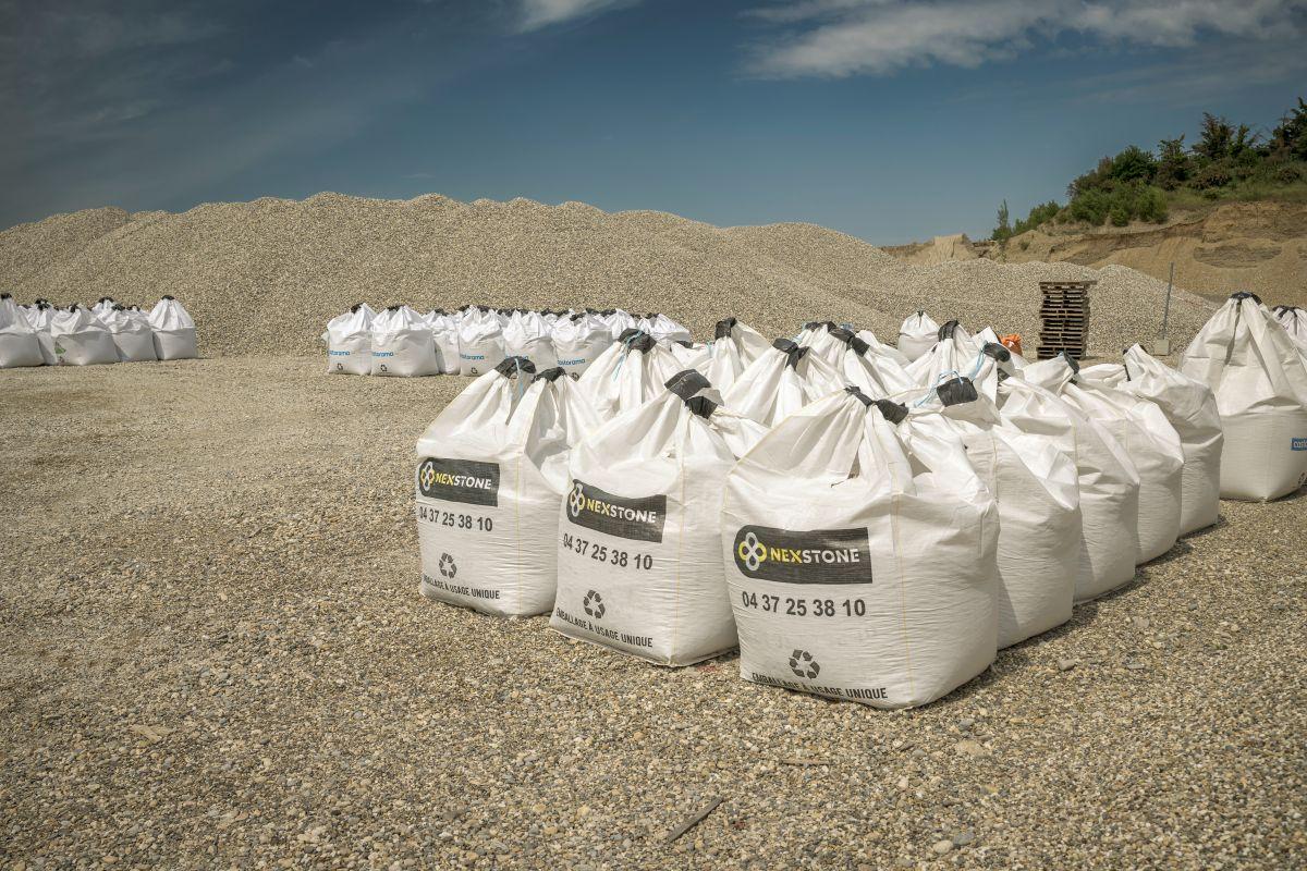 Granulats conditionnés en big bags Nexstone pour les chantiers