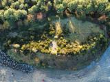 Vue aérienne d’une carrière Nexstone en cours de réhabilitation avec zones végétalisées, fronts rocheux et continuité écologique à Trégueux
