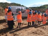 Présentation du fonctionnement d’une carrière de granulats Nexstone à des élèves lors d’une visite éducative sur site en Charente-Maritime