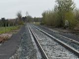 Voie ferrée rénovée à La Gorgue avec ballast et matériaux fournis pour le chantier ferroviaire SNCF