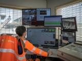 Collaborateur Nexstone au service des clients depuis le poste de contrôle