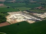 Vue aérienne de la carrière Nexstone de Saint-Porchaire et de son exploitation de granulats
